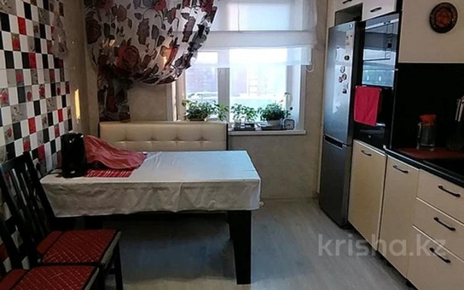 3-комнатная квартира, 64 м², 6/9 этаж помесячно, Естая Павлодар - изображение 1