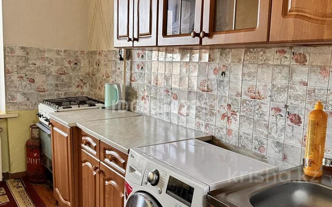 2-комнатная квартира, 49 м², 2/3 этаж помесячно, Аюченко Семей - изображение 1