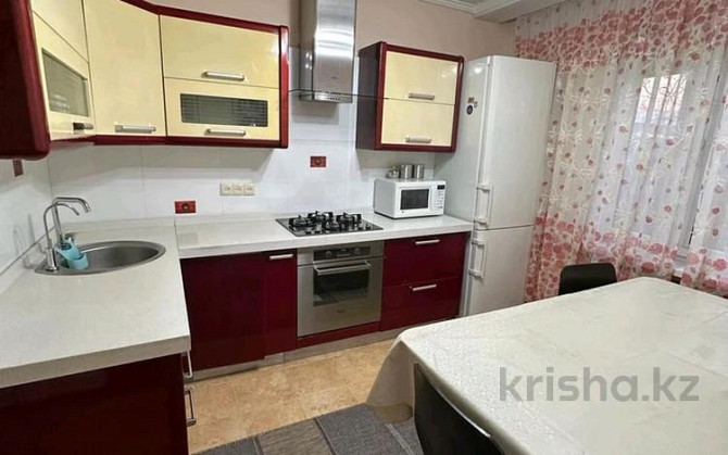 4-комнатная квартира, 90 м², 5/5 этаж помесячно, мкр Тастак-2 - Тлендиева Almaty - photo 1
