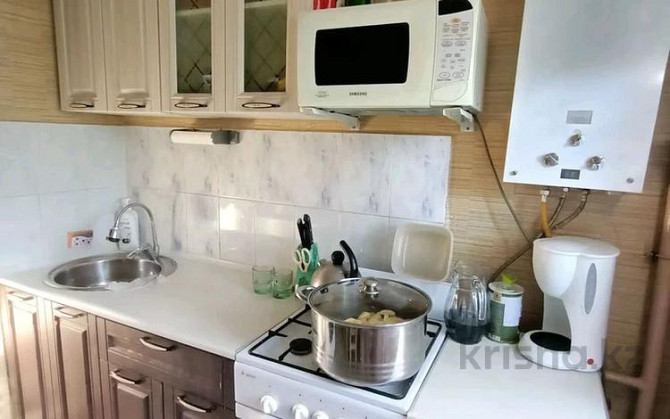 1-комнатная квартира, 31 м², 3/5 этаж помесячно, Карбышева 62/1 Уральск - изображение 2