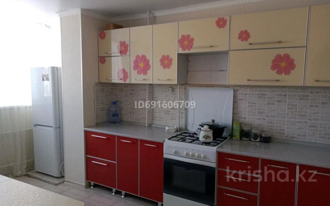 2-комнатная квартира, 72 м², 4/9 этаж помесячно, Бөкенбай батыр 131 Актобе - изображение 1