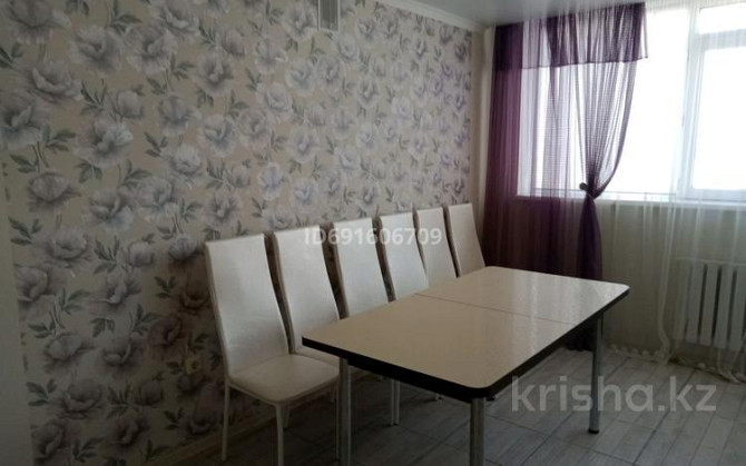 2-комнатная квартира, 72 м², 4/9 этаж помесячно, Бөкенбай батыр 131 Актобе - изображение 3