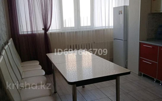 2-комнатная квартира, 72 м², 4/9 этаж помесячно, Бөкенбай батыр 131 Актобе - изображение 2
