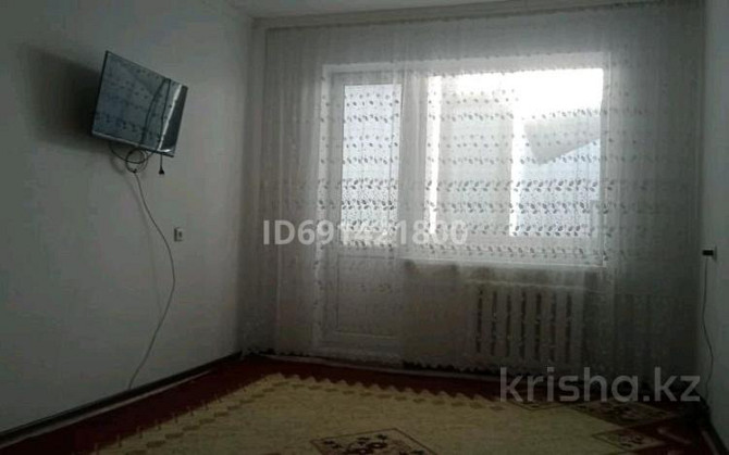 2-комнатная квартира, 50 м², 4/5 этаж помесячно, мкр 8, Алия Молдагулова Актобе - изображение 1