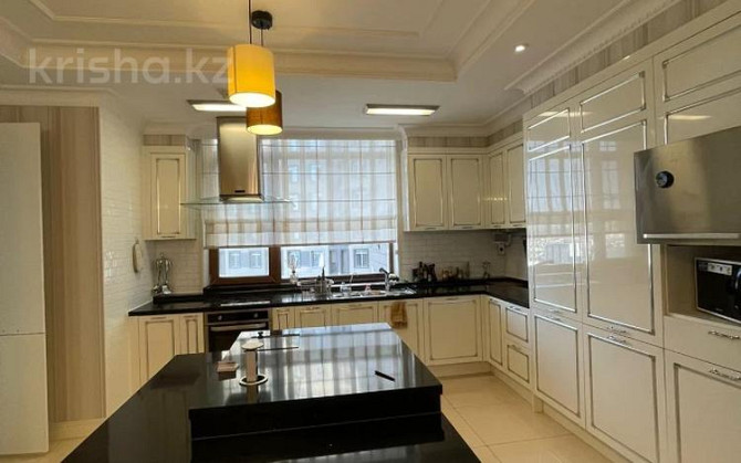 4-комнатная квартира, 165 м², 16/25 этаж помесячно, проспект Рахимжана Кошкарбаева 8 Астана - изображение 1