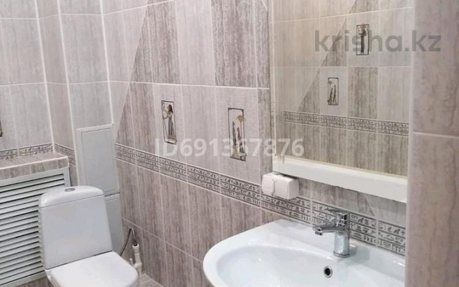 1-комнатная квартира, 52 м², 3/7 этаж помесячно, Алии Молдагуловой - Гипермаркет Дина Актобе - изображение 8