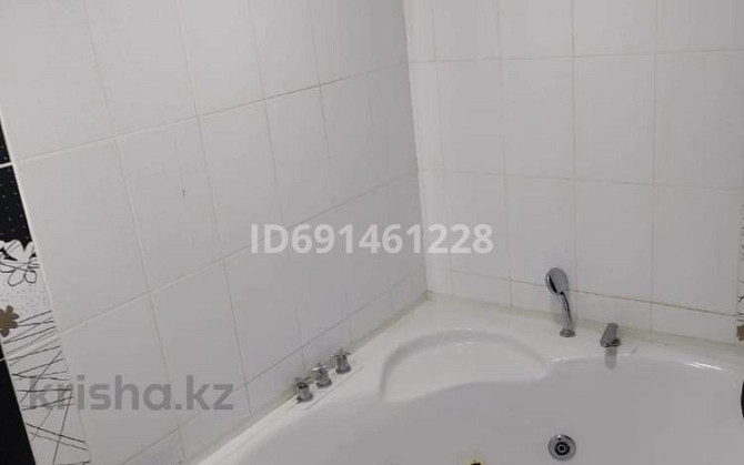 3-комнатная квартира, 70 м², 1/10 этаж помесячно, Жанасемейская 31 Semey - photo 6