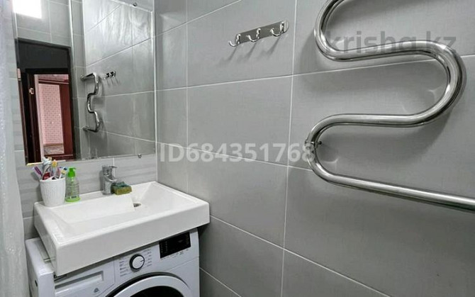 1-комнатная квартира, 48 м², 9/10 этаж помесячно, мкр. Алтын орда, Мкр. Батыс-2 13 б - Пр.Молдагулов Актобе - изображение 3