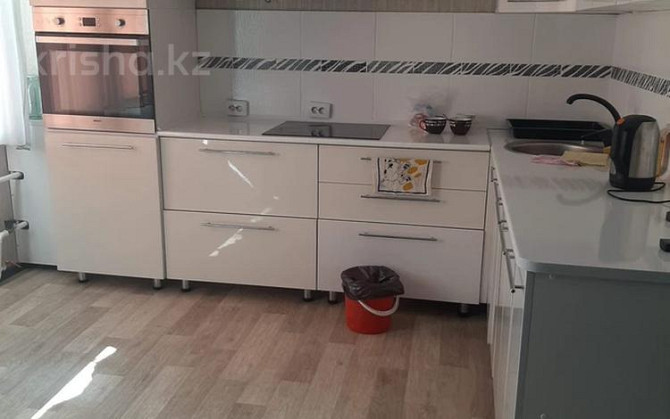 1-комнатная квартира, 50 м², 3/10 этаж помесячно, Казыбек Би 40 Усть-Каменогорск - изображение 2
