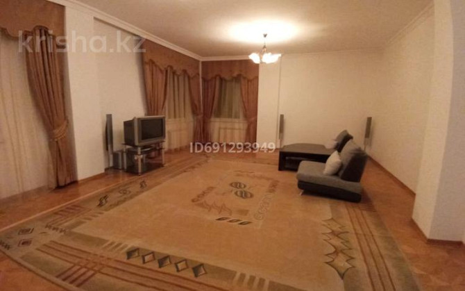 4-комнатная квартира, 209 м², 7/9 этаж помесячно, Республики 3/2 Astana - photo 4