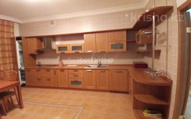 4-комнатная квартира, 209 м², 7/9 этаж помесячно, Республики 3/2 Astana - photo 7