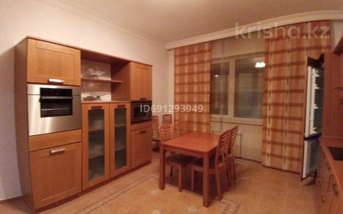 4-комнатная квартира, 209 м², 7/9 этаж помесячно, Республики 3/2 Astana - photo 8