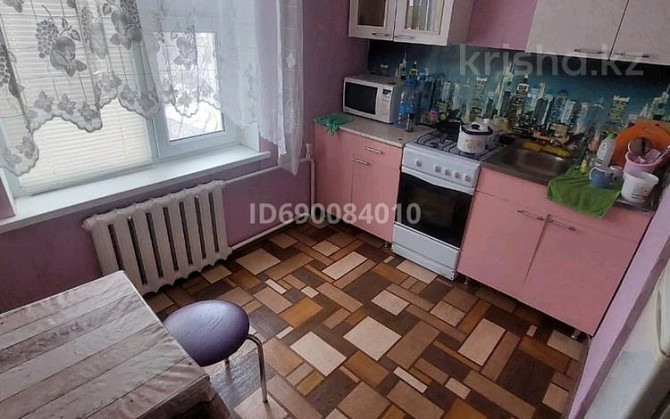 1-комнатная квартира, 30 м², 4/5 этаж помесячно, Хусаинова 131 Уральск - изображение 1