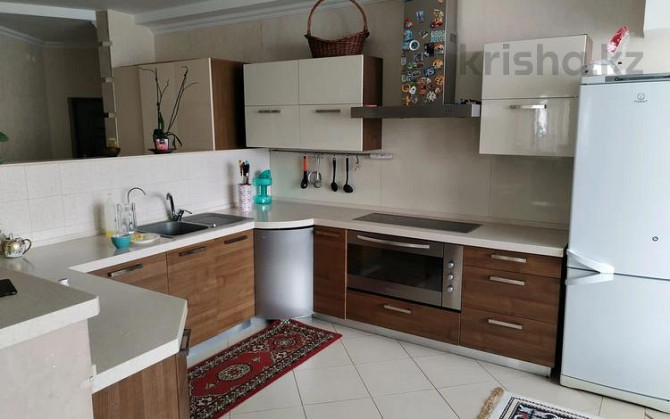 4-комнатная квартира, 160 м², 2/5 этаж помесячно, мкр Комсомольский, Жубан Ана 9 - Баня Керемет Астана - изображение 1