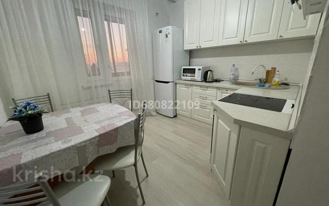 2-комнатная квартира, 70 м², 6/13 этаж посуточно, Бектурова 4в Астана - изображение 4