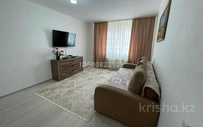 2-комнатная квартира, 70 м², 6/13 этаж посуточно, Бектурова 4в Астана - изображение 2