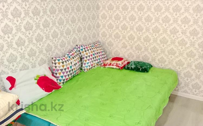 1-комнатная квартира, 36 м², 2/5 этаж помесячно, мкр Кунаева 8 Уральск - изображение 1