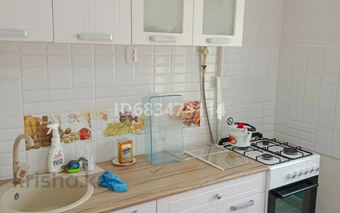 1-комнатная квартира, 36 м², 2/5 этаж помесячно, мкр Кунаева 8 Уральск - изображение 2