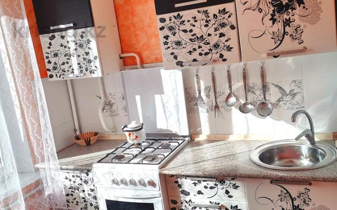 2-комнатная квартира, 45 м², 2/5 этаж посуточно, улица Атамбаева 19 — Азаттык Атырау - изображение 2