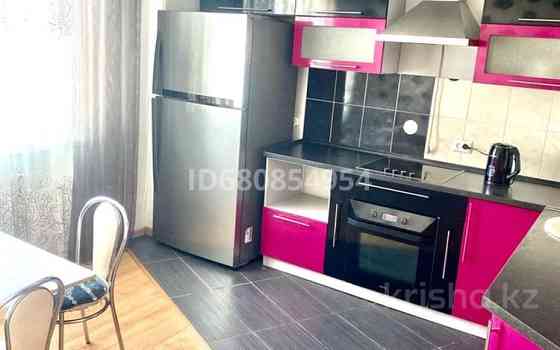 3-комнатная квартира, 80 м², 8/10 этаж посуточно, мкр Юго-Восток, Шахтёров 70 — Таттимбета Караганда