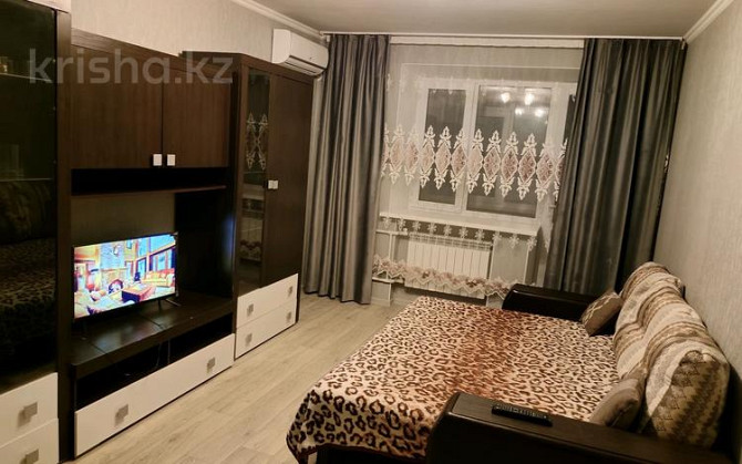 1-комнатная квартира, 40 м², 1/5 этаж посуточно, мкр 8, Марата Оспанова Актобе - изображение 1