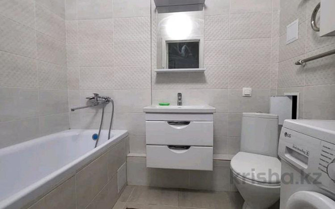 1-комнатная квартира, 40 м², 8/15 этаж помесячно, Сауран 15/4 Astana - photo 5