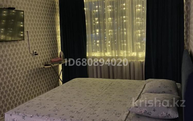 1-комнатная квартира, 45 м², 5/5 этаж посуточно, мкр 8, 101 Актобе - изображение 1