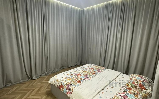 2-комнатная квартира, 65 м², 9/9 этаж посуточно, мкр Нурсая 63/1 Атырау - изображение 1