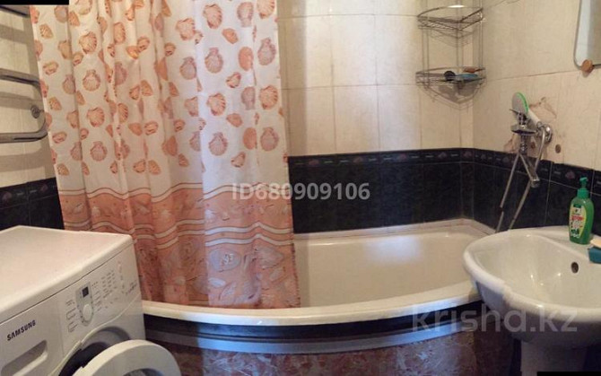 1-комнатная квартира, 35 м², 1/14 этаж посуточно, Славского 12 — Байтерек АДК Усть-Каменогорск - изображение 8