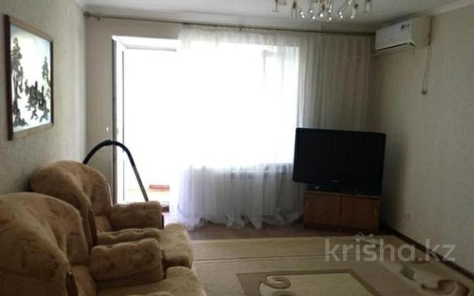 3-комнатная квартира, 63 м², 4/5 этаж помесячно, Алия молдагулова 5/1 Уральск - изображение 1