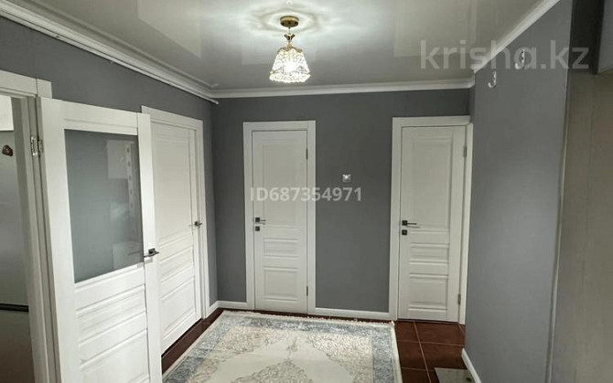 3-комнатная квартира, 62 м², 5/5 этаж помесячно, Абулхайыр хана 68 - Район космос Актобе - изображение 1