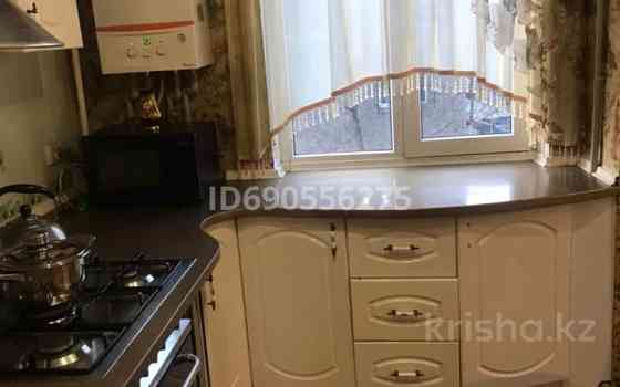 3-комнатная квартира, 101 м², 3/9 этаж помесячно, Айбергенова 1г Шымкент