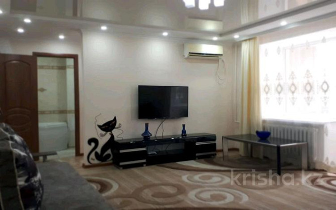 3-комнатная квартира, 90 м², 8/10 этаж посуточно, проспект Шакарима 38 Семей - изображение 2