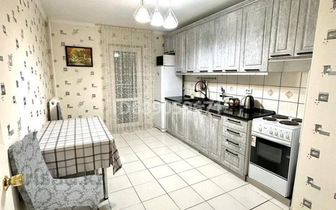 4-комнатная квартира, 120 м², 8/16 этаж помесячно, Мкр «Самал» 1–10 Astana - photo 1