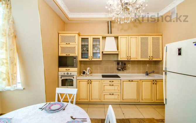 3-комнатная квартира, 145 м², 16/20 этаж посуточно, Конаева 12 Астана - изображение 8