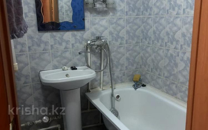 1-комнатная квартира, 33 м², 5/5 этаж помесячно, мкр 8, Братьев Жубанова 292 - 101 стр бригады Актобе - изображение 5