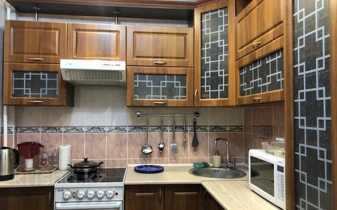 3-комнатная квартира, 70 м², 3/5 этаж помесячно, мкр Самал-2 40 Almaty - photo 1
