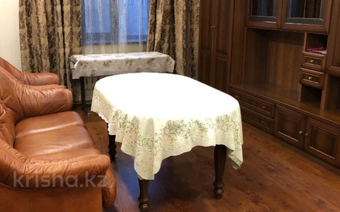 3-комнатная квартира, 70 м², 3/5 этаж помесячно, мкр Самал-2 40 Almaty - photo 2