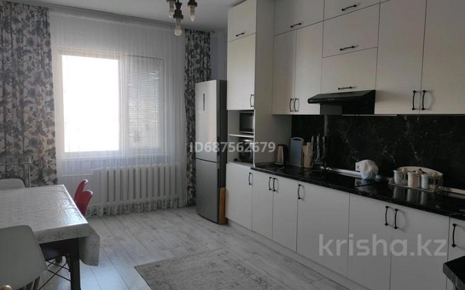 2-комнатная квартира, 73 м², 7/16 этаж помесячно, мкр. Алмагуль 21 - Столовая Barbaris Атырау - изображение 2