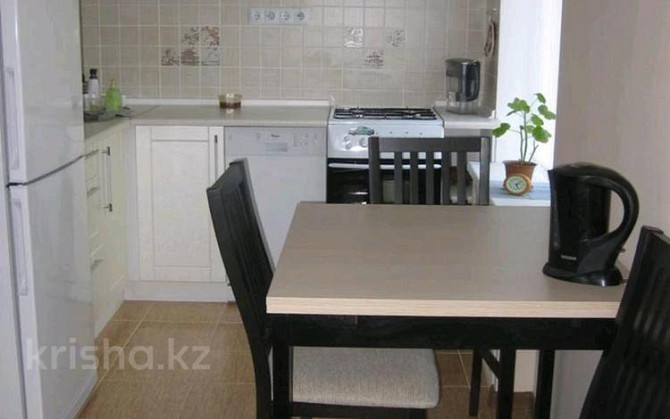 3-комнатная квартира, 62 м², 3/4 этаж помесячно, мкр Самал-3, Кажымухана 20 Алматы - изображение 2