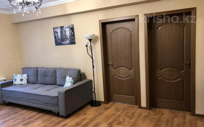 3-комнатная квартира, 62 м², 3/4 этаж помесячно, мкр Самал-3, Кажымухана 20 Алматы - изображение 1