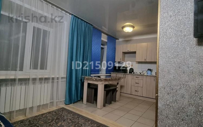 2-комнатная квартира, 45 м², 3/5 этаж посуточно, М. Горького 58 — Кирова Усть-Каменогорск - изображение 1
