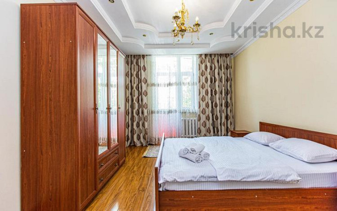 4-комнатная квартира, 105 м², 3/3 этаж посуточно, Назарбаева 119 — Богенбай батыра Алматы - изображение 1
