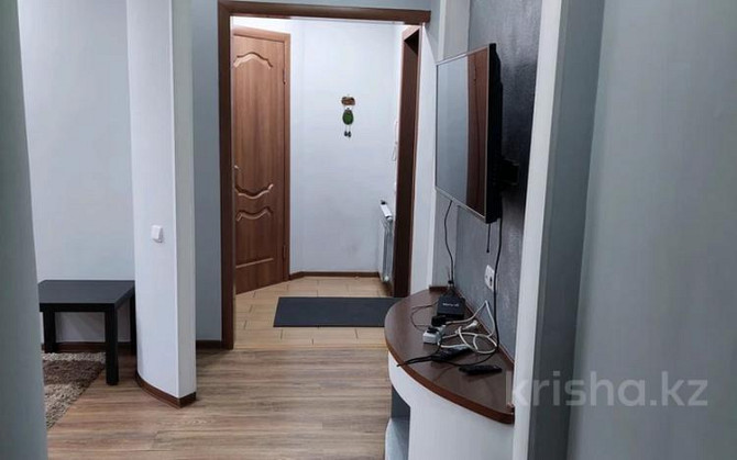 2-комнатная квартира, 55 м², 5/16 этаж посуточно, Валиханова 157 Семей - изображение 2
