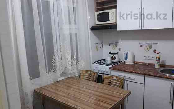 3-комнатная квартира, 58 м², 2/5 этаж посуточно, Момышулы 15 — ул. Г. Иляева Шымкент