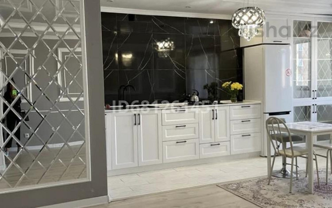 1-комнатная квартира, 54 м², 6/9 этаж посуточно, мкр. Батыс-2 20 — По улице Мангилик ел Актобе - изображение 1