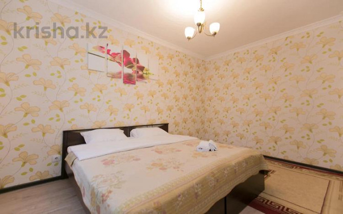 3-комнатная квартира, 100 м², 2/14 этаж посуточно, Сарайшык 5Е — Елубая Тайбекова Астана - изображение 1