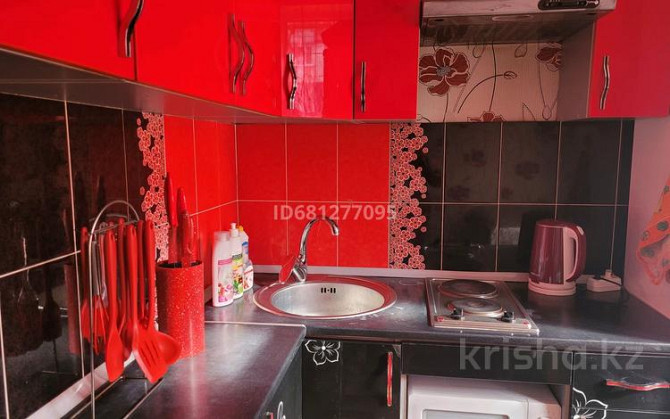 2-комнатная квартира, 48 м², 1/5 этаж посуточно, Пр.Абая 5/2 — За магазином" Старт" Усть-Каменогорск - изображение 1