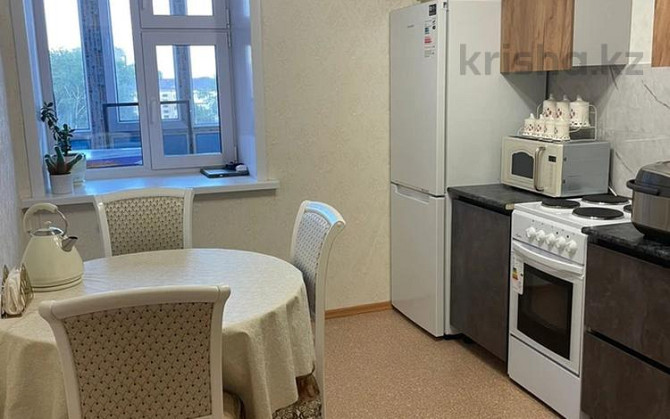 2-комнатная квартира, 55 м², 6/9 этаж помесячно, Валиханова 1/6 Петропавловск - изображение 1
