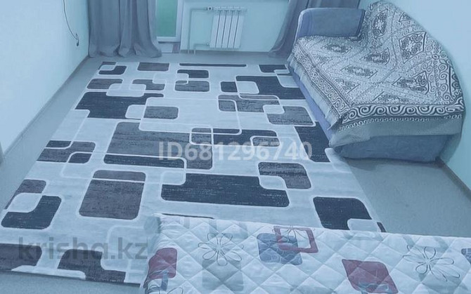1-комнатная квартира, 42 м², 2/9 этаж посуточно, Карагайлы мкр 86 Семей - изображение 1